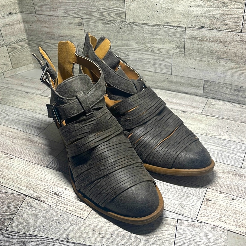Cute Qupid ankle boots